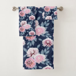 Weiße, rosa Blume auf dunkelblau. Badhandtuch Set