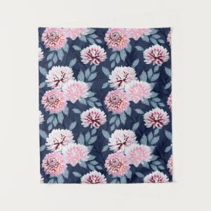 Weiße, rosa Blume auf dunkelblau. Wandteppich