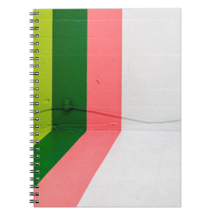 Weiße, rosa, grüne und gelbe Wand Notizblock