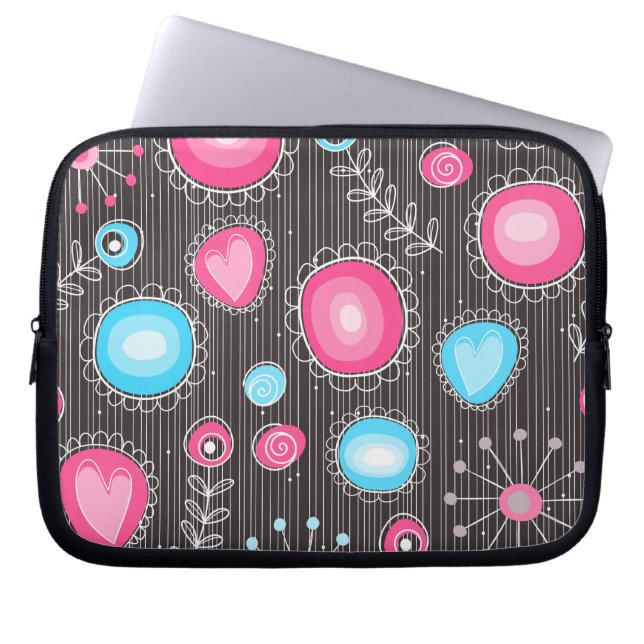 Weiße, rosa und blaue Herzen und Blume blühend Laptopschutzhülle (Vorderseite)