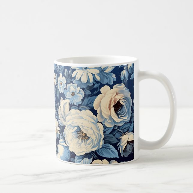 Weiße Rosen auf Indigoblau Hintergrund Kaffeetasse (Rechts)
