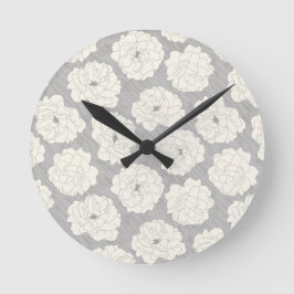 Weiße Rosen auf Light Gray - nahtloses Muster. Runde Wanduhr