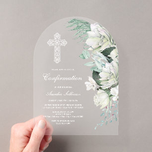 Weiße Rosen Grünzeug Bogen Konfirmation Acryleinladungen