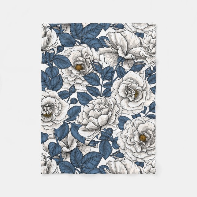 Weiße Rosen mit blauen Blätter auf Weiß Fleecedecke (Vorderseite)
