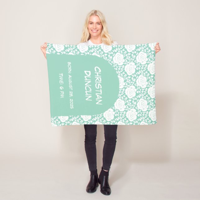 Weiße Rosen mit einem Arch Baby Geschenk Fleecedecke (Beispiel)