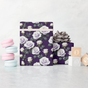 Weiße Rosen mit hohem Kontrast auf tiefem Königspu Geschenkpapier