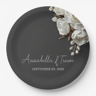 Weiße Rosen & Pfingstrosen auf dunklem Holzkohlegr Pappteller