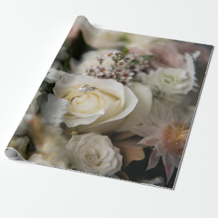 Weiße Rosen und Eheringe Geschenkpapier