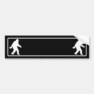 Weiße Sasquatch-Silhouette für dunkle Hintergründe Autoaufkleber