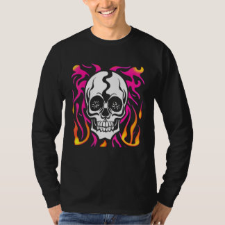 Weiße Schädel mit rosa und orangefarbenen Flammen T-Shirt