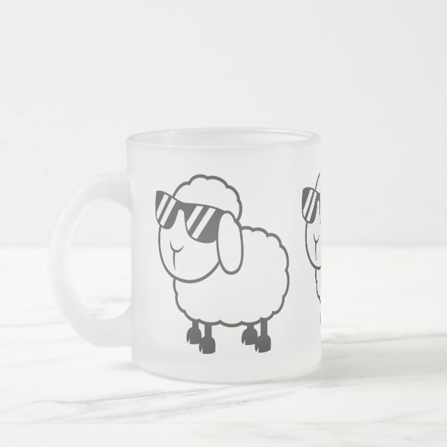 Weiße Schafe im Sonnenbrille-Cartoon Mattglastasse (Links)