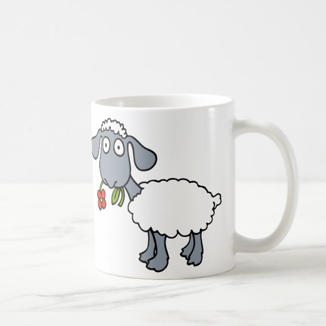 Weiße Schafe zwei niedliche Lämmer mit roten Kaffeetasse (Rechts)