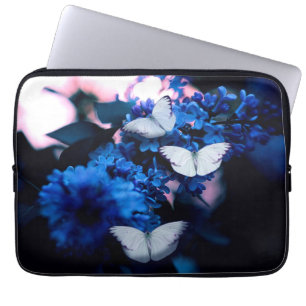 Weiße Schmetterlinge Blaue Blumen, Schmetterling Laptopschutzhülle