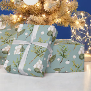Weiße Schneebeere und Zederzweige Pastellgrün Geschenkpapier