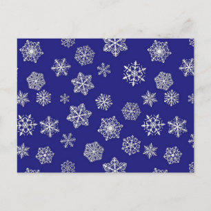 Weiße Schneeflocken gegen tiefblaues Kobalt Postkarte