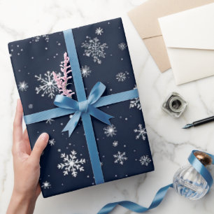 Weiße Schneeflocken im dunkelblauen Hintergrund Geschenkpapier