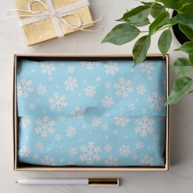Weiße Schneeflocken im hellblauen Wintermuster Seidenpapier (Geschenk)