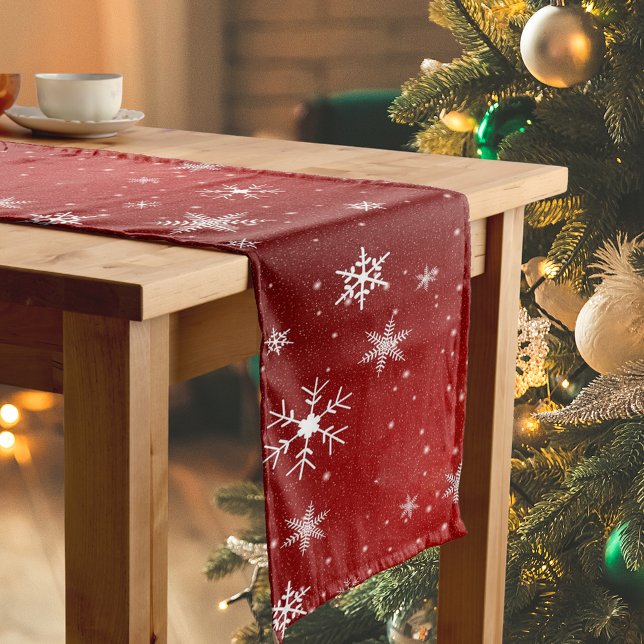 Weiße Schneeflocken mit rotem Hintergrund Großer Tischläufer (White Snowflakes with Red Background Table Runner)