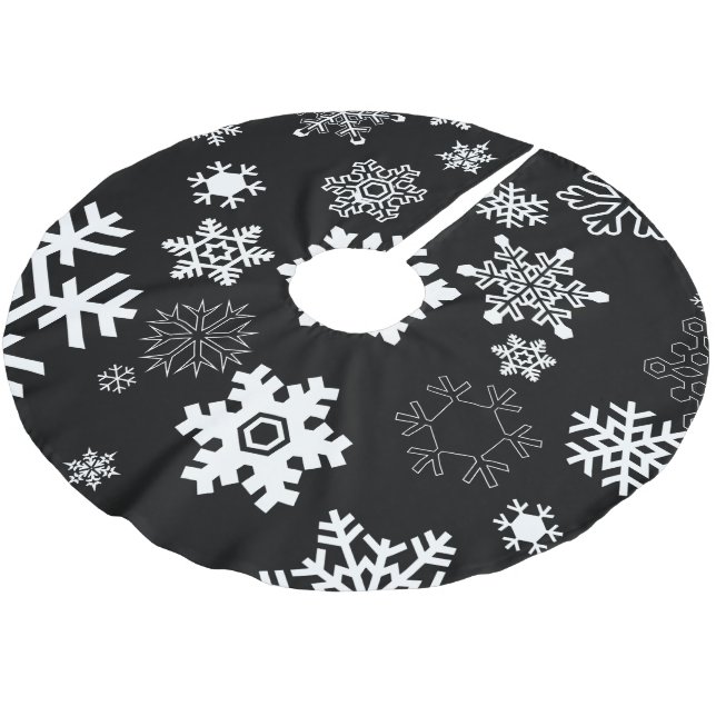 Weiße Schneeflocken - Schwarzes Polyester Weihnachtsbaumdecke (Schrägansicht)