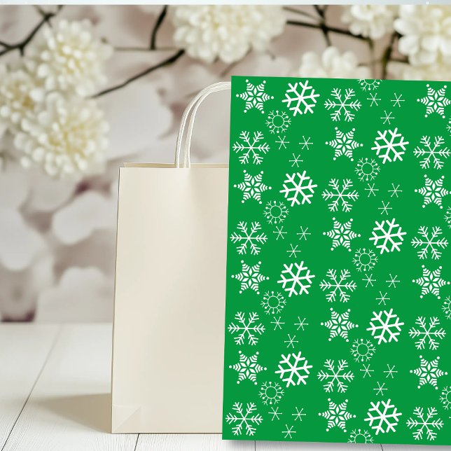 Weiße Schneeflocken und Weihnachten im grünen Hint Seidenpapier (Von Creator hochgeladen)