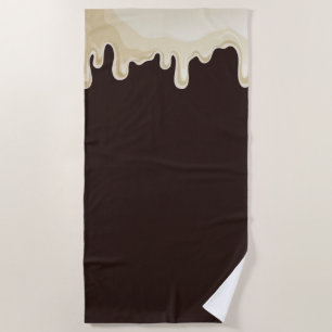 Weiße Schokolade auf dunklem Schokoladenbraun Strandtuch