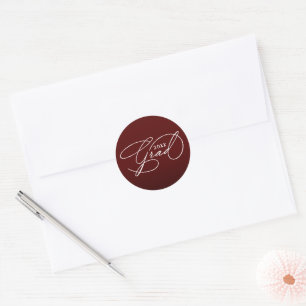 Weiße Schrift Graduation dunkle bordeauxrote Umsch Runder Aufkleber