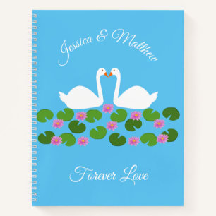 Weiße Schwäne und Wasserlilien Hochzeit nach Maß Notizbuch