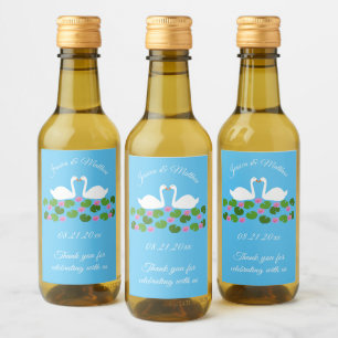 Weiße Schwäne und Wasserlilien Hochzeit nach Maß Weinetikett