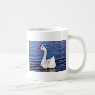 weiße Schwangans in blauem Wasser Kaffeetasse