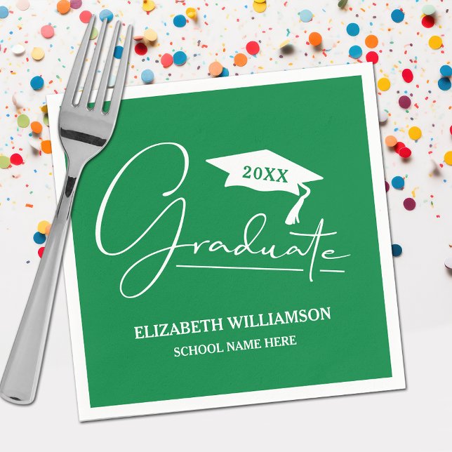 Weiße Script Graduation Cap Green Serviette (Your name, class year and "Graduate" in a cool script on green school color party napkins)
