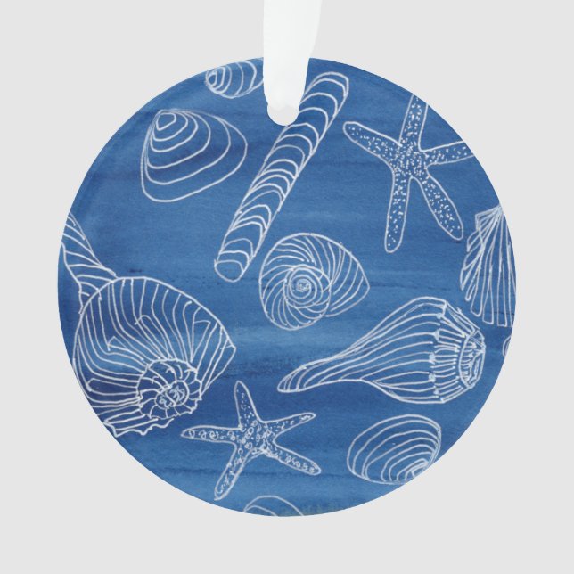 Weiße Seashells auf blauer Verzierung Ornament (Vorderseite)