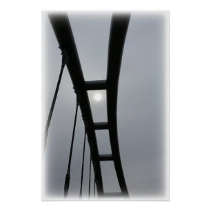 Weiße Sonne über der Brücke Poster