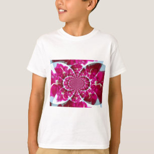 Weiße Spinne auf einer schönen roten Rose T-Shirt