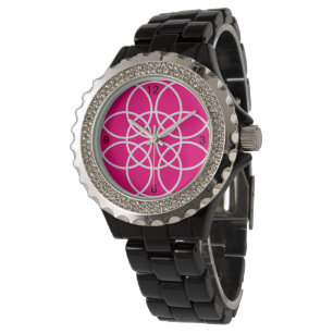 Weiße Spiralen auf hellrosa Armbanduhr