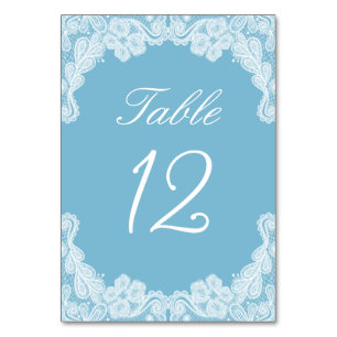 Weiße Spitze auf Pastel Blue Tischnummer