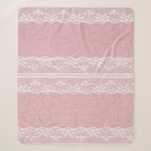 Weiße Spitze auf Pastellrosa Linen Textur Sherpadecke