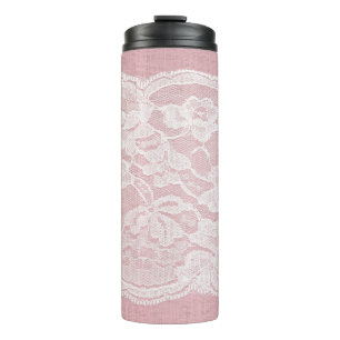 Weiße Spitze auf Pastellrosa Linen Textur Thermosbecher
