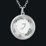 Weiße Spitzen- und Rose-Blätter Mit Monogramm Versilberte Kette<br><div class="desc">Das Design zeichnet sich durch Monogramm in elegantem silberfarbenem Text aus,  der in der Mitte gegen einen weißen Untergrund angezeigt wird. Hintergrund zeigt das Bild von weißer Spitze. Die Blätter der grünen Rose sind an den Kanten empfindlich positioniert.</div>