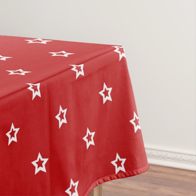 Weiße Sternchen-Vereinbarung auf hellem Rot Tischdecke (Beispiel)