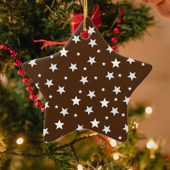 Weiße Sterne auf Brown Weihnachtsfeiertagen Keramik Ornament (Von Creator hochgeladen)