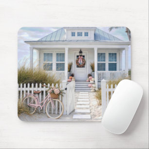 Weiße Strandhütte mit rosa Kürbissen und Fahrrad Mousepad