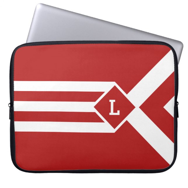 Weiße Streifen und Chevronen auf Rot mit Monogramm Laptopschutzhülle (Vorderseite)