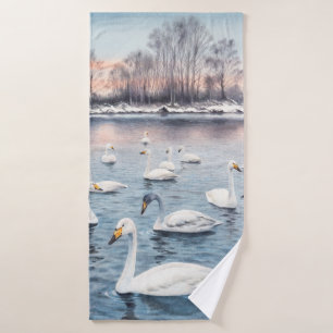 Weiße Stumme schwan auf einem See. Aquarellmalerei Badehandtuch