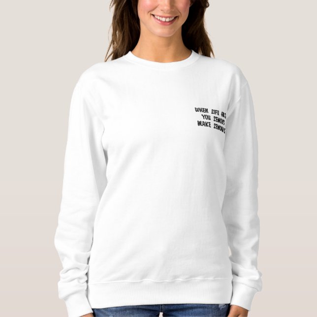 Weiße T - Shirt mit einer Botschaft (Vorderseite)