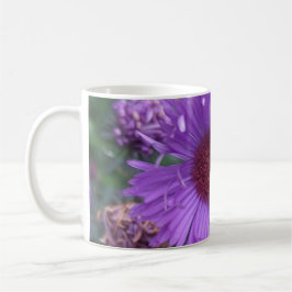 Weiße Tasse 330 ml mit Blumendruck lila