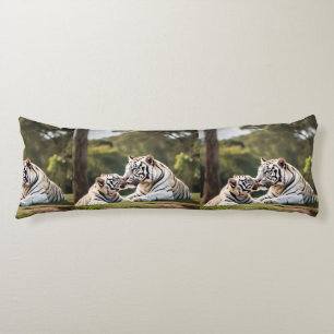 Weiße Tiger – Friedliche Natur-Body-Pillow Seitenschläferkissen
