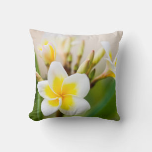 Weiße tropische Blume Kissen