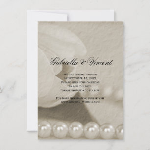 Weiße Tulip-Blume und Perlen Save the Date