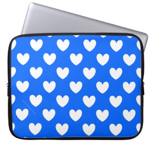 Weiße Tupfenherzen auf Blau Laptopschutzhülle