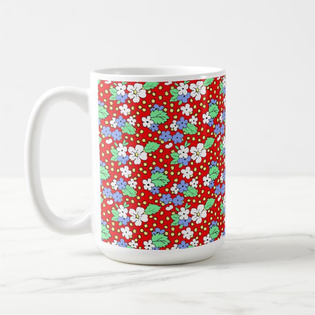 Weiße und blaue Blumen auf der Tasse (Links)
